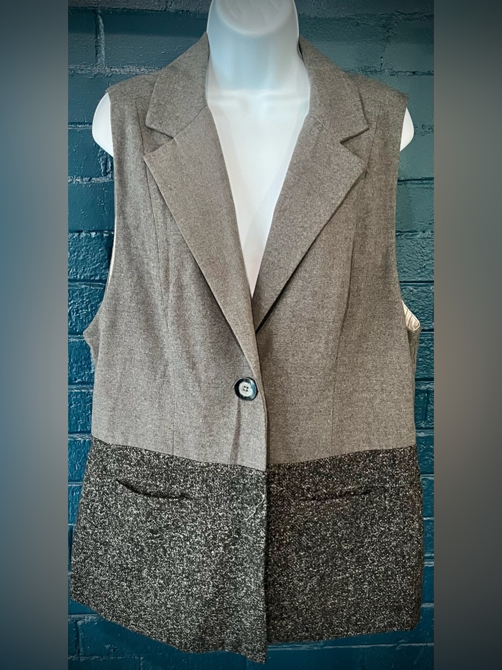 Sleeveless Two-Tone Gray Blend Vest Jacket